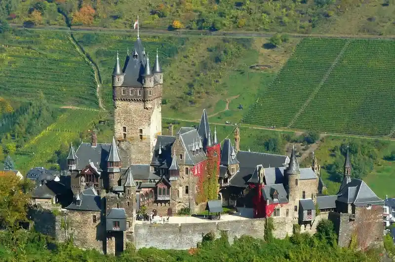 Schloss Neuschwanstein im Herbst